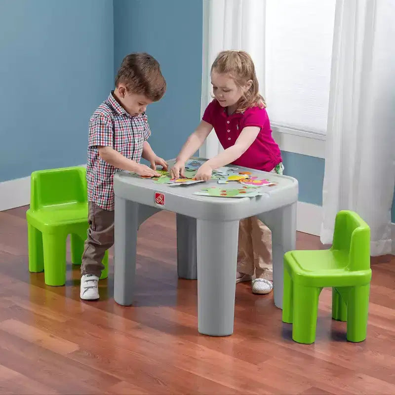 Set Tavolo e Sedie per Bambini a Misura di Bambino, Plastica Resistente, Perfetto per Neonati e Bambini Piccoli