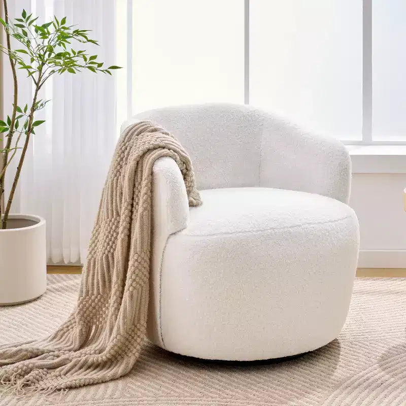 Poltrona girevole Teddy con rivestimento in tessuto e schienale ergonomico per soggiorno