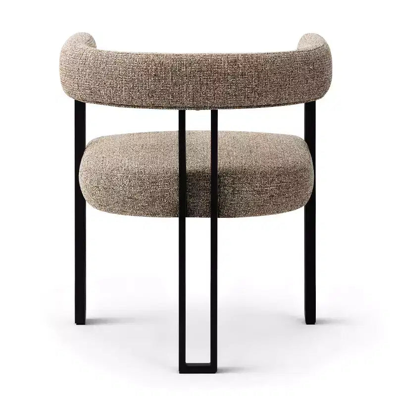 Set di 4 sedie da pranzo moderne imbottite con braccioli, schienale curvo e gambe in metallo nero