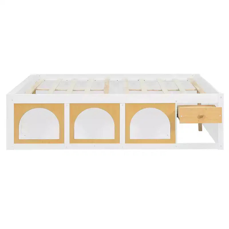 Letto a piattaforma in legno con libreria a pedana, mobiletto con display a LED e cassetto portaoggetti
