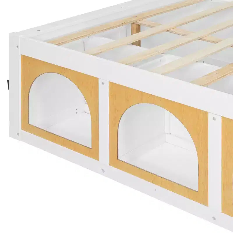 Letto a piattaforma in legno con libreria a pedana, mobiletto con display a LED e cassetto portaoggetti