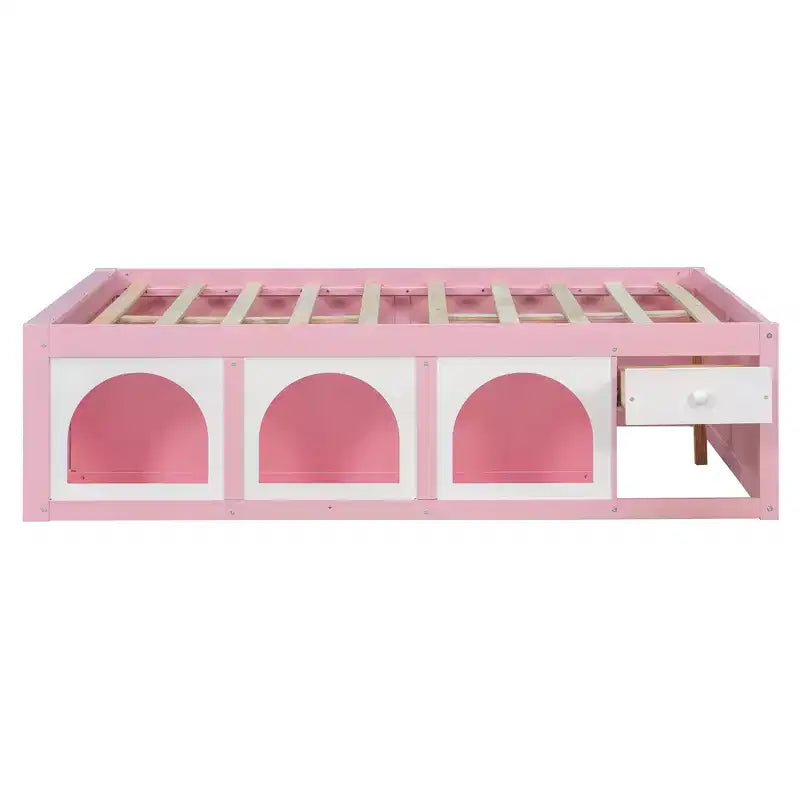 Letto a piattaforma in legno con libreria a pedana, mobiletto con display a LED e cassetto portaoggetti