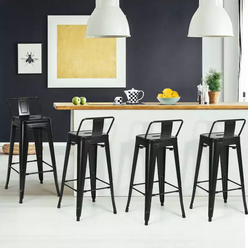 Set di 4 sgabelli da bar industriali in metallo, altezza seduta 76 cm, schienale basso, impilabili, capacità 150 kg